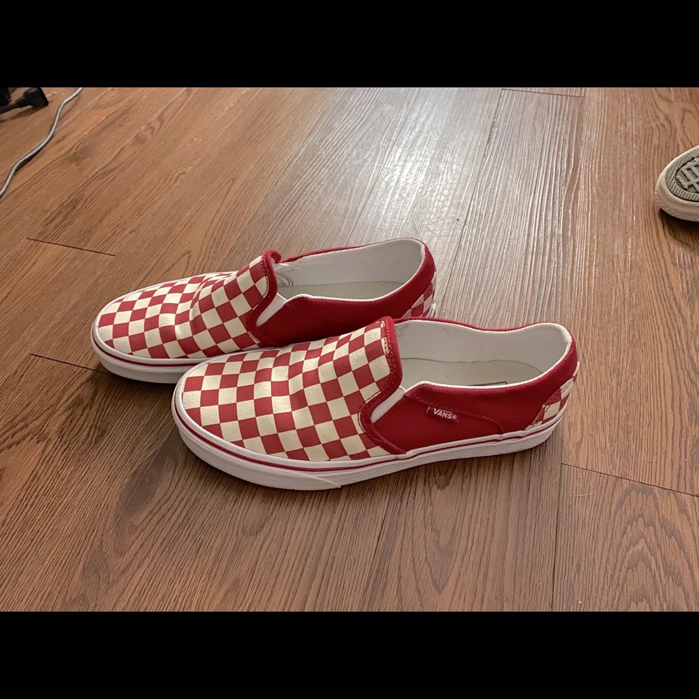 Women’s checkered red vans